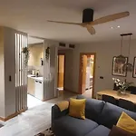 公寓 Apartamenticos 98 *